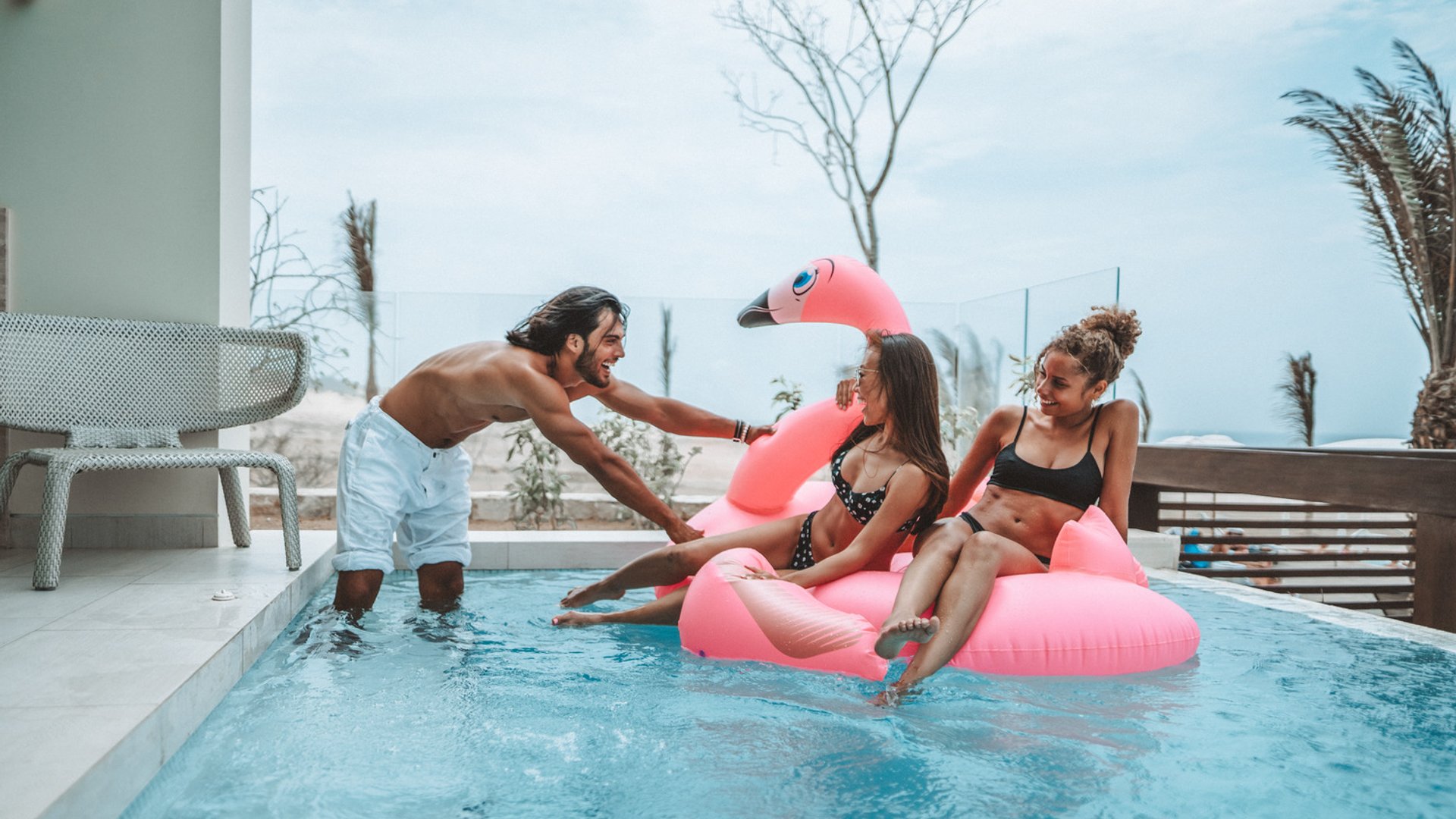 HRHLosCabos_Lifestyle_Swimup pool