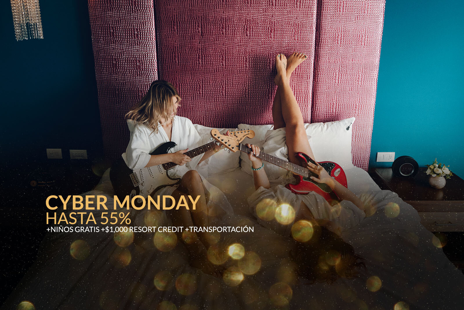una mujer tocando la guitarra en una cama